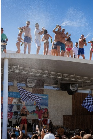 Rooftop · champagne pull